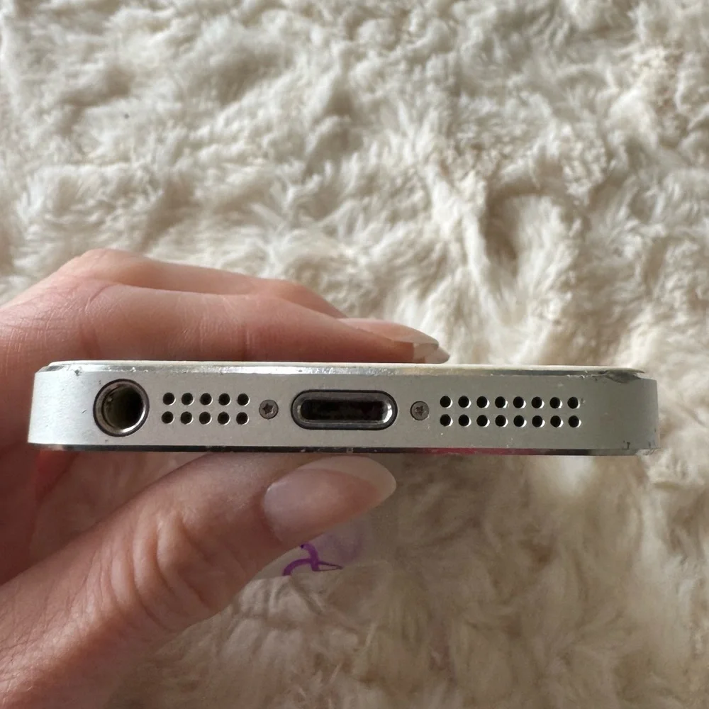 📱Apple iPhone 5s (16GB) Unlocked/AT&T📱Perfect Screen! + 🍎 sticker A1533